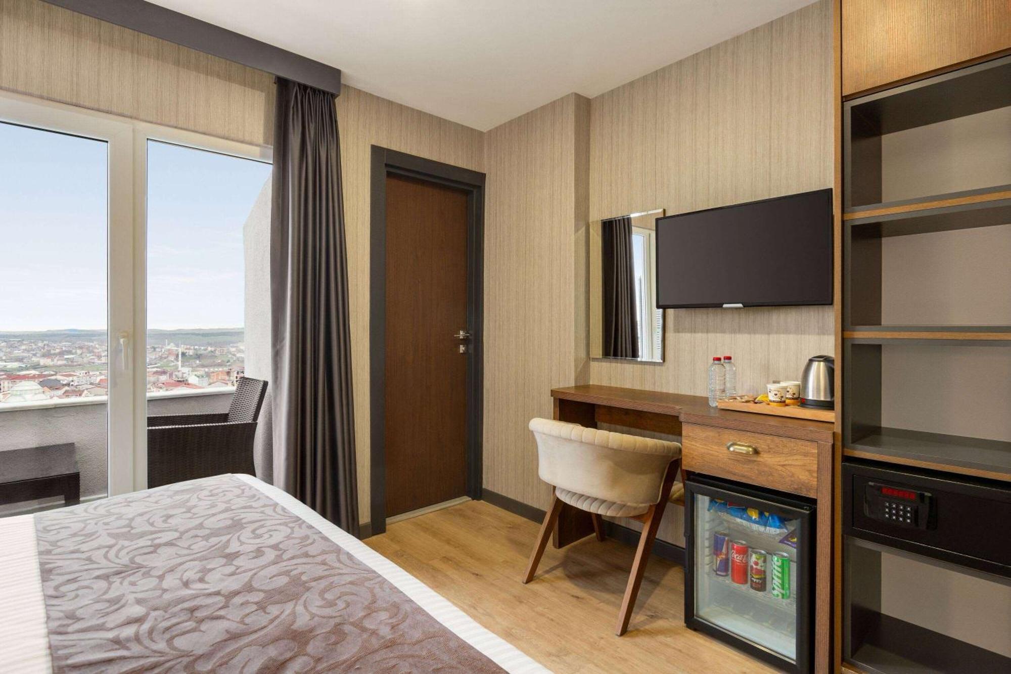 Trademark Collection By Wyndham Operla Airport Hotels Arnavutkoy ภายนอก รูปภาพ
